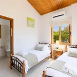 Androulla Villa Argaka